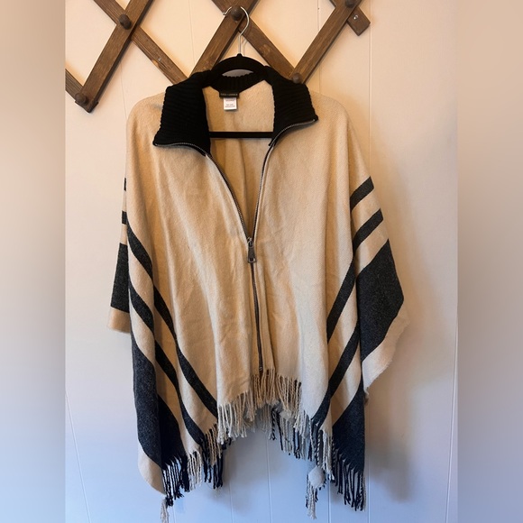 Zip up poncho turtleneck - Picture 2 of 5